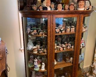Stunning turn of the century oak display cabinet in stunning condition