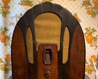 Philco clam shell tube radio