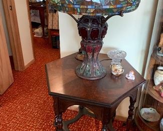Tiffany style table lamp, gorgeous flawless hexagon table