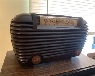 Motorola art deco tube radio