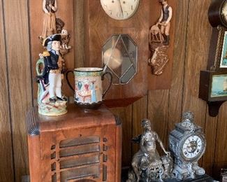 Zenith Art Deco tombstone radio, Royal Daulton