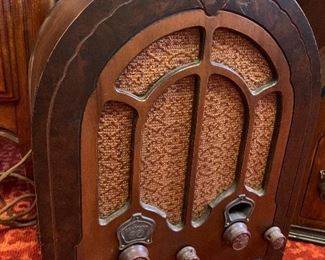 1930's RCA Victor tube radio