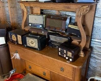Buffet with or without back part, tube radios