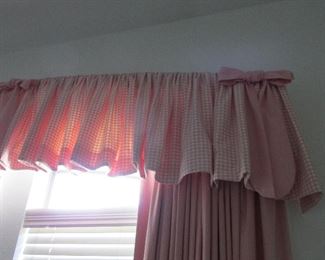 Gingham valence and side Panels. All custommade.