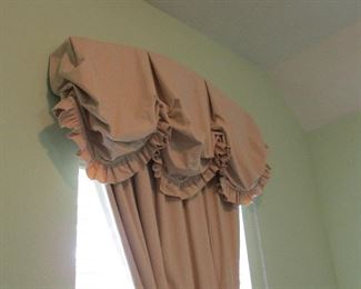 Roman stationary shade over 1 panel of drape.
