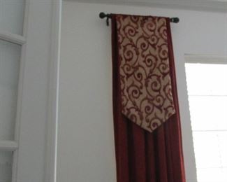 Simple straight line look on panel with overlay panel