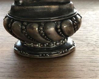 this lighter is a beauty, Queen Anne Table Lighter, made by Ronson, in the 50's .  This is a great collector piece and it works.