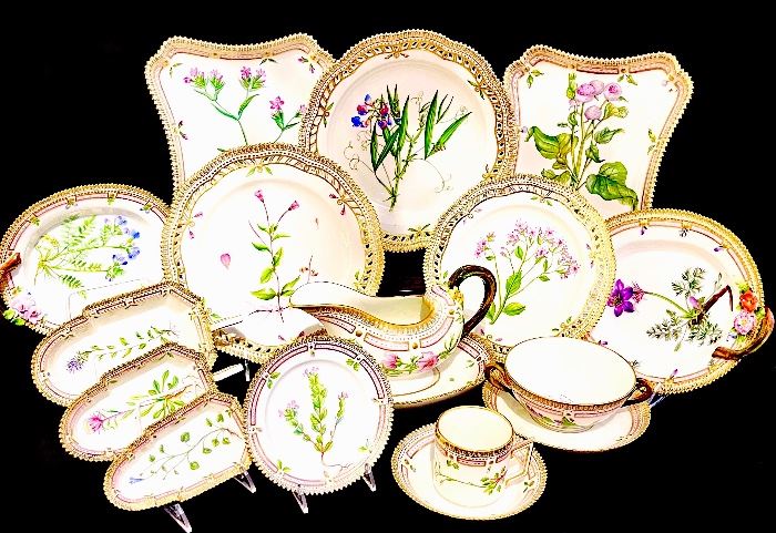 0.Important Collection of Flora Danica by Royal Copenhagen dinner service for 12 
