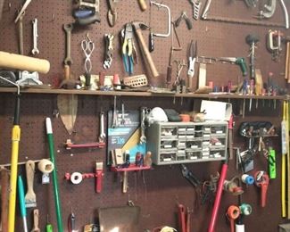 "Huntington Estates" in North Augusta, SC Starts Closing Thu 3/30 8pm. Pickup: Sat 4/1 11-4pm. Please click here to see more photos, descriptions, and current bids:&nbsp;https://ctbids.com/estate-sale/20682