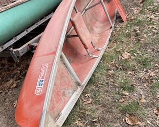 15 foot Coleman canoe with paddles