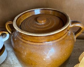 Stoneware bean pot