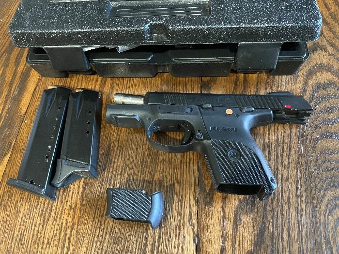 Ruger .40 semi-automatic pistol model SR40c with 2 clips. This will only be shown to persons legally able to purchase it. If you are not sure if you are legally able purchase this handgun you MUST research it first. This is not a curiosity item.