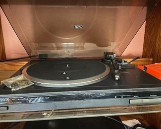 Kenwood fully automatic turntable KD-491F