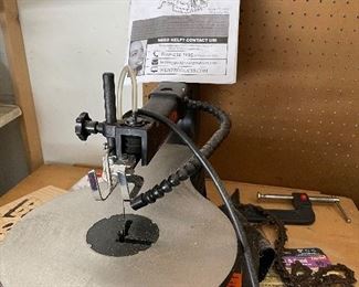 Variable speed scroll saw