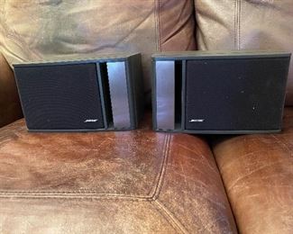 Pair of Bose 141 bookshelf speakers