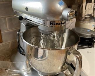 Kitchen Aide Artisan blender.