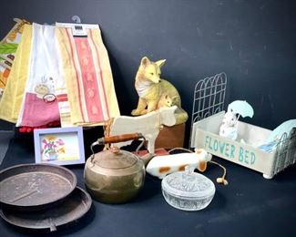 Vintage Comet Cake Pans Misc. Decor