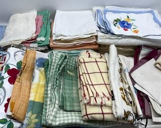 Vtg Table Linens