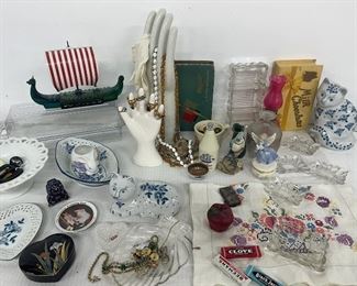 Vtg Vanity Collectibles