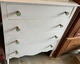 #152	White Painted Chest of 4 drawers w/green & white checkered knobs - 32x20x41	 $75.00 			
