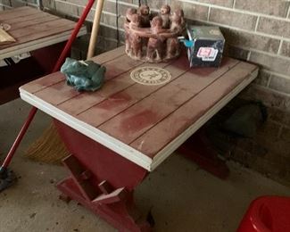 #203	Alabama End Table 22x28x21	 $40.00 			
#204	Alabama End Table 22x28x21	 $40.00 			
