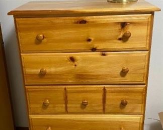Solid Pine 5Drawer Dresser With Bankers Lamp