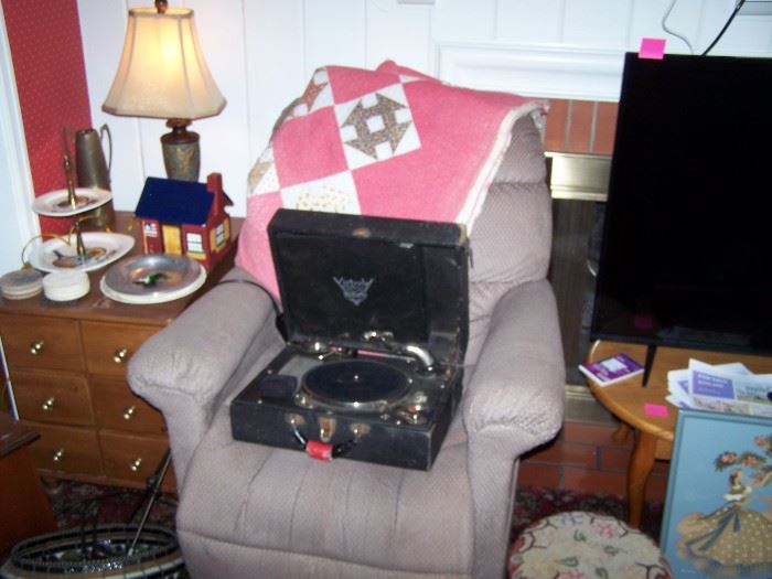 PORTABLE VICTROLA, TAN LIFT CHAIR, OLD QUILT, MAPLE CABINET, LAMP & MISC.