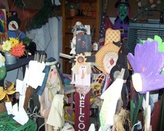 YARD DECORATIONS