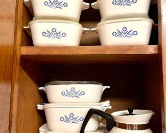 Several pieces of Corningware 