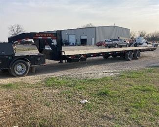 2022 Ranch King Goose Neck Trailer 2 Dexter 10,000lb Axles Super Single Wheels. This trailer is rated for 20,000lbs super nice like new. Has ramp pockets but no ramps. This trailer was a repo sold new in October 2022 for $18,800.00 Buy it for $12,500.00 Cash 