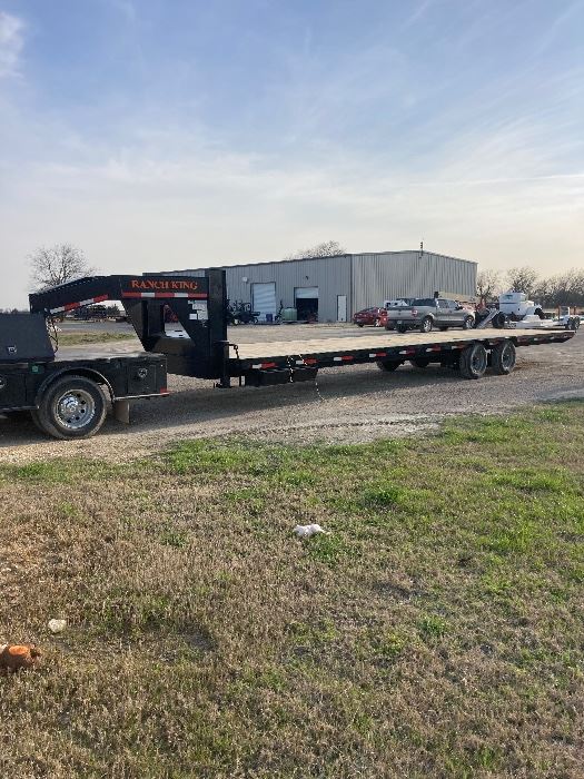 2022 Ranch King Goose Neck Trailer 2 Dexter 10,000lb Axles Super Single Wheels. This trailer is rated for 20,000lbs super nice like new. Has ramp pockets but no ramps. This trailer was a repo sold new in October 2022 for $18,800.00 Buy it for $12,500.00 Cash 