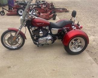 2011 Sportster 1200 1,083miles Mystery Designs Trike Kit. This is a nice bike basically brand new. Has some small chips in paint on fenders. 