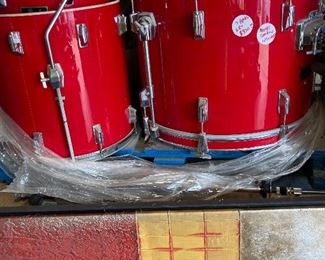 7 Piece Pearl Import Drum Set With Paste Cymbals. Hate Your Neighbors These Are Sure To Get Under They’re Skin. 