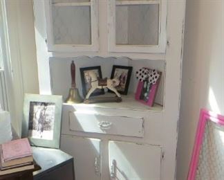 Corner Cabinet - Nice