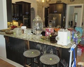 Lots of Kitchen Items