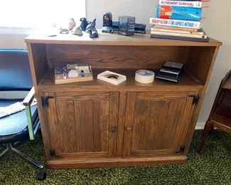 Ranch Oak bookshelf with two doors