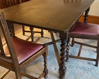 005 Antique Twisted Leg Table 4 Chairs