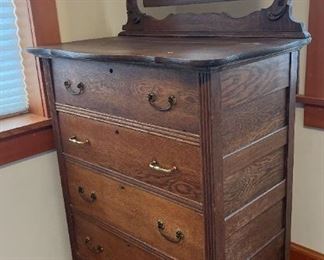006 Antique Oak 5Drawer Dresser with Mirror