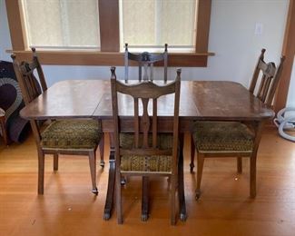 093 Antique Claw Foot Dining Table With Four Chairs