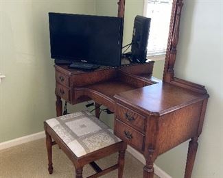 ANTIQUE VANITY DESK 