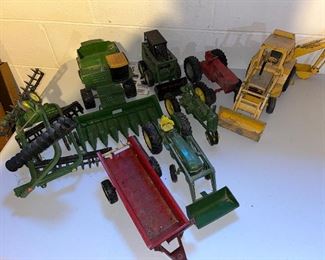 VINTAGE JOHN DEERE TOYS 