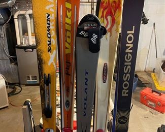 Snow skiing equipment rossignol, dynamaster, volant, voiki, Salomon 