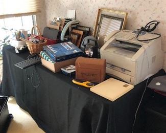 Various office supplies 