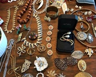 Costume jewelry 