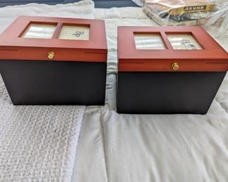 2 photo boxes to hold and store photos.