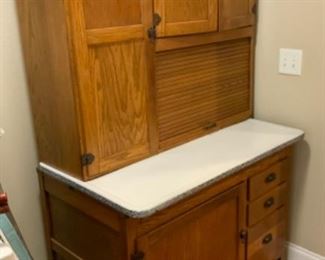 20th Century 1900 to 1930’s Hoosier Cabinet with flour and cornmeal bins. 