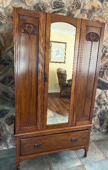 Antique Nouveau armoire 