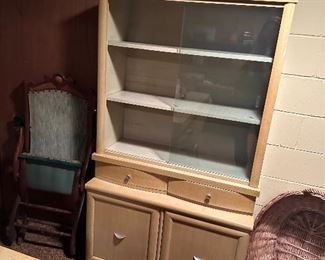 Vintage 50s blonde hutch double glass front $150.00