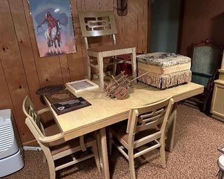 Vintage 50s blonde table and 5 chairs $150.00