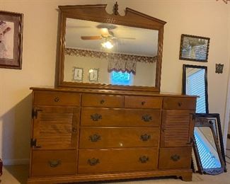 Presell item $150. Height 34", width, 63'. depth 19". Made by Ethan Allen. Plenty of storage. Text if interested.